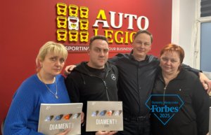 Na zdjęciu: „Filary, na których opiera się świat AUTOLEGION: ekspedycja, transport, zarządzanie i finanse (od lewej do prawej).”